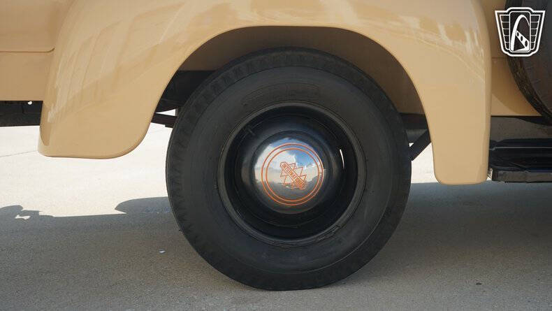 1951 International L 110
