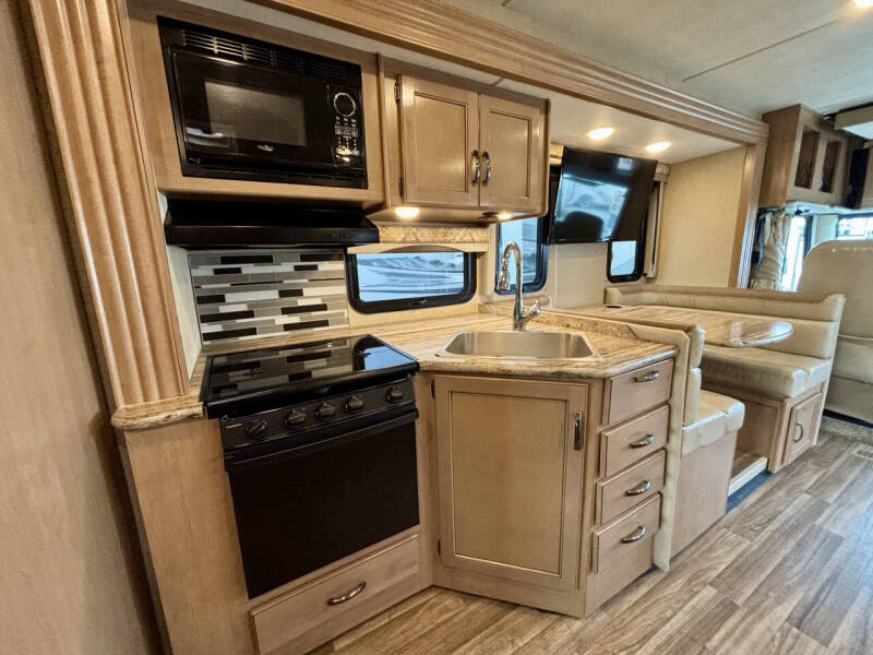 2018 Thor Motor Coach Ace 29.4