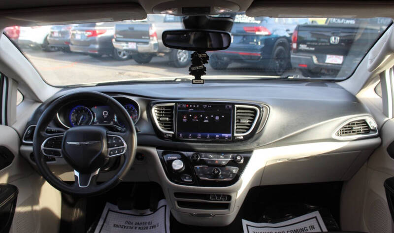 2023 Chrysler Pacifica Touring L