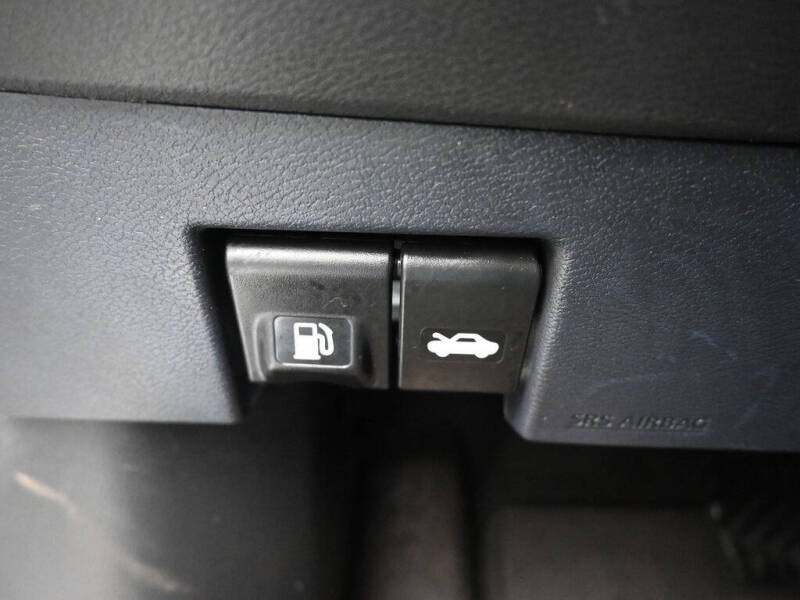 2022 Nissan Kicks SR