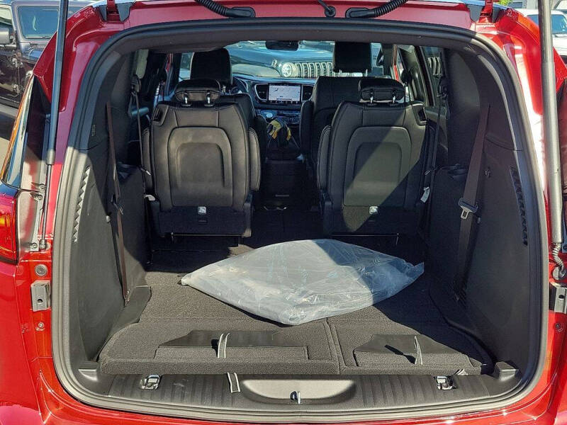 2026 Chrysler Voyager LX