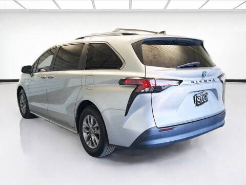 2022 Toyota Sienna LE 8-Passenger