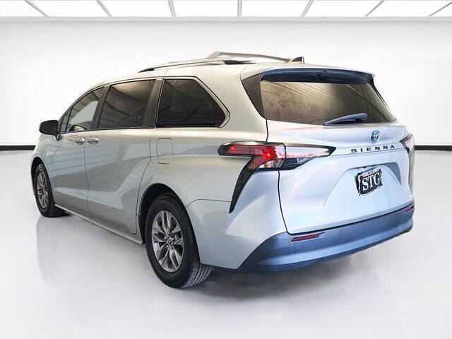 2022 Toyota Sienna LE 8-Passenger