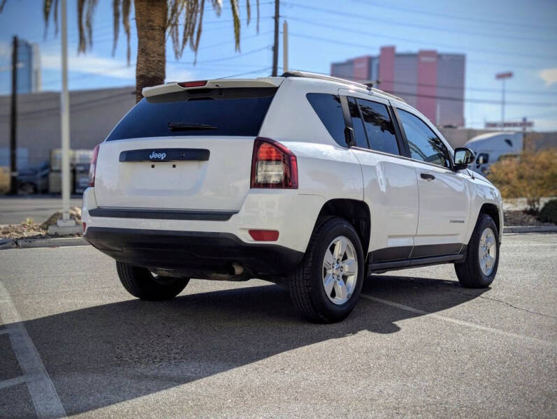 2015 Jeep Compass Sport photo 3