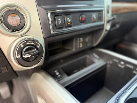 2017 Nissan Titan SL