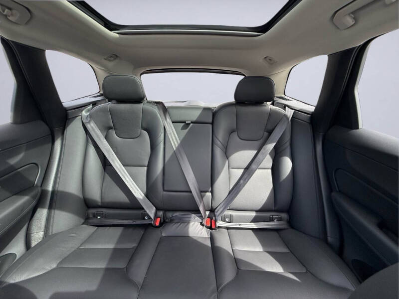 2024 Volvo XC60 B5 Plus Dark Theme