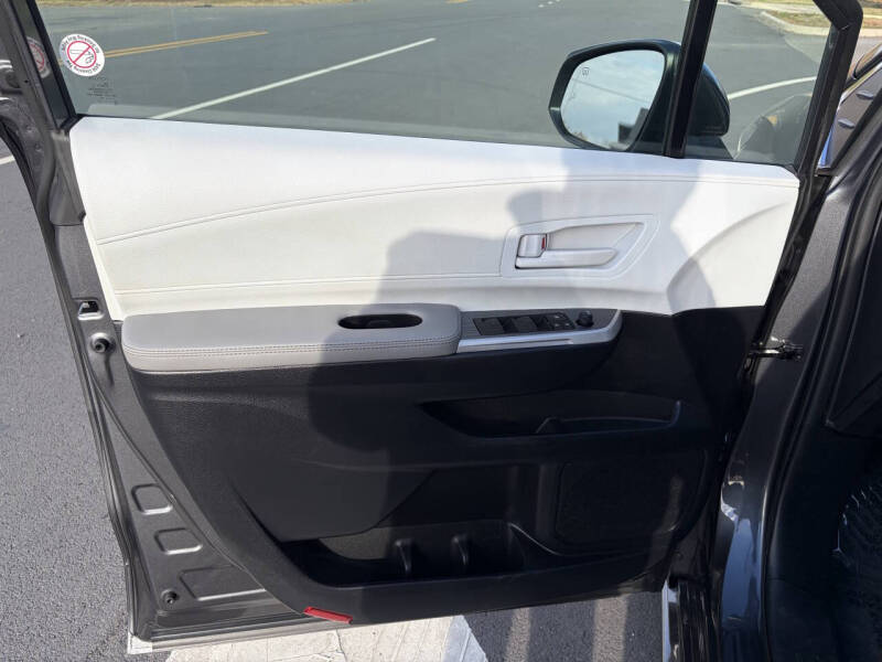 2025 Toyota Sienna LE 8-Passenger