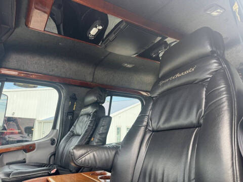2005 Freightliner M2 106