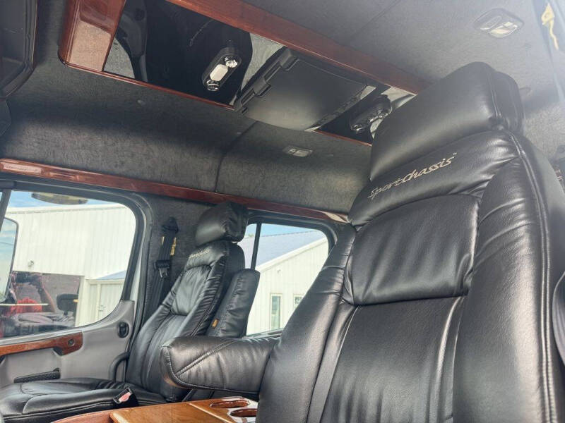 2005 Freightliner M2 106