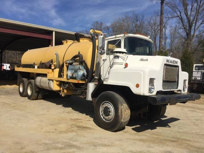 1991 Mack DMM6906S for sale at Davenport Motors in Plymouth NC