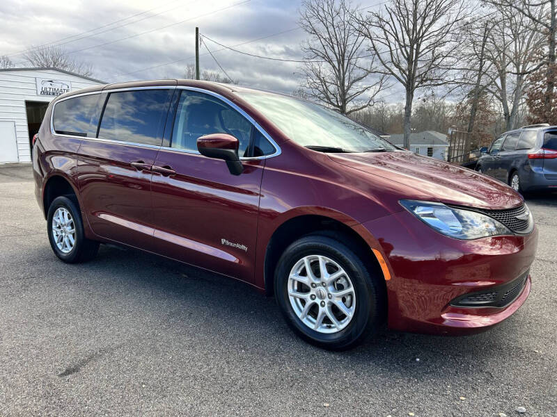 2022 Chrysler Voyager LX
