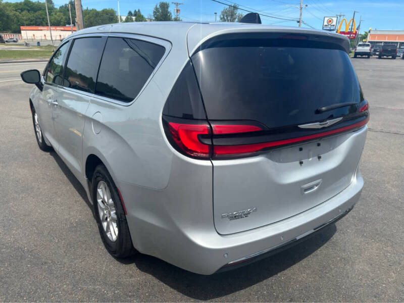 2024 Chrysler Pacifica Touring L