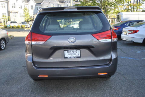 2011 Toyota Sienna Base 7-Passenger