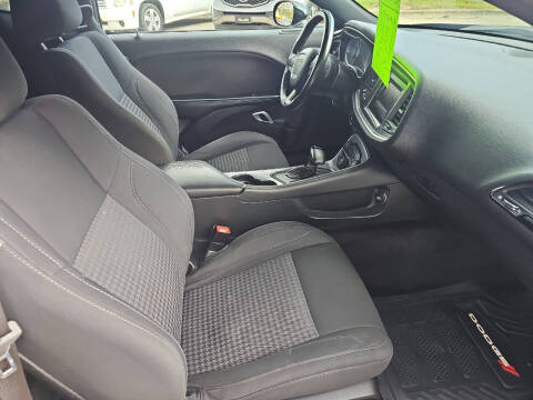 2017 Dodge Challenger SXT