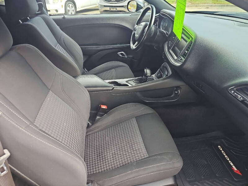 2017 Dodge Challenger SXT