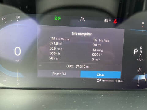 2023 Volvo XC40 B5 Plus Dark Theme