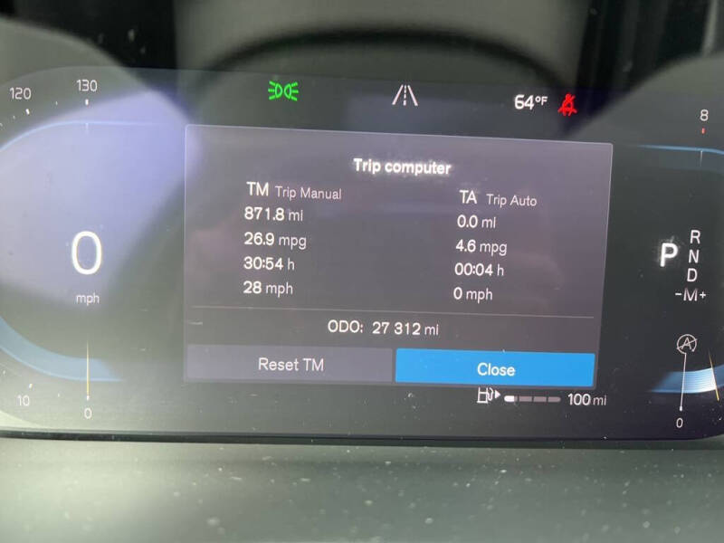 2023 Volvo XC40 B5 Plus Dark Theme