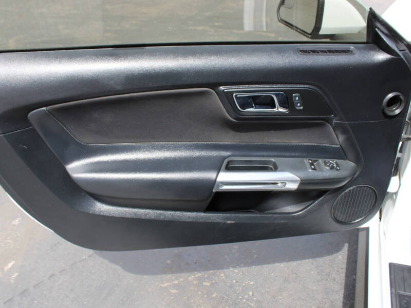 2017 Ford Mustang V6