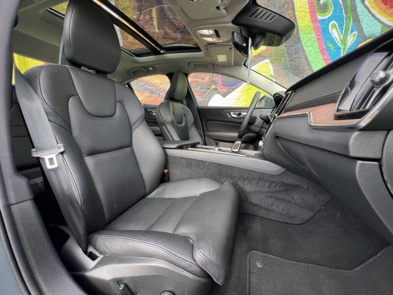 2023 Volvo S60 B5 Ultimate Bright Theme