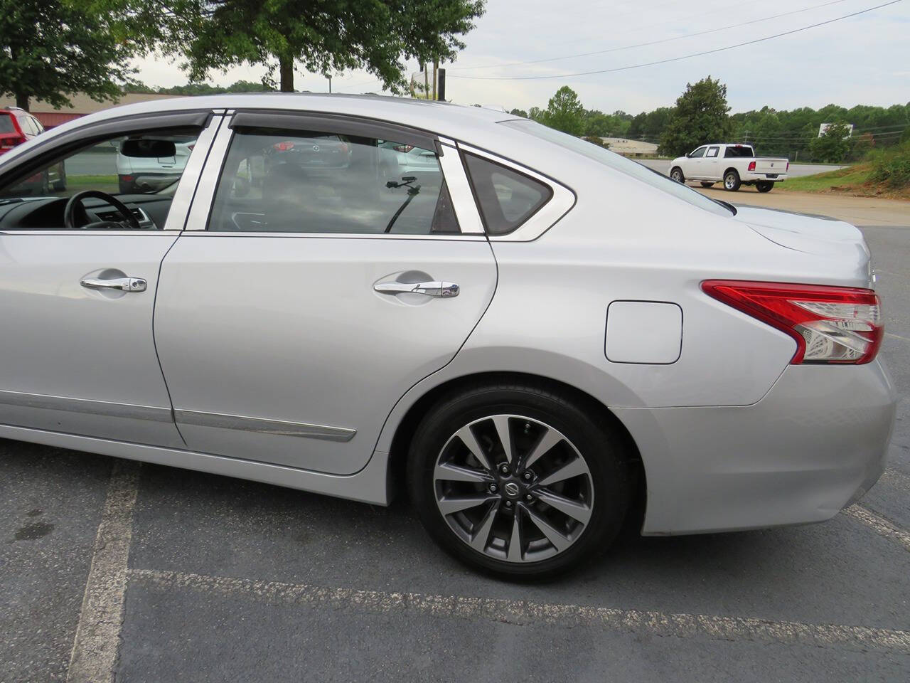 2017 Nissan Altima for sale at Colbert's Auto Outlet in Hickory, NC