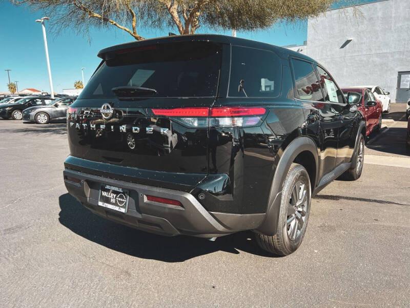 2025 Nissan Pathfinder S