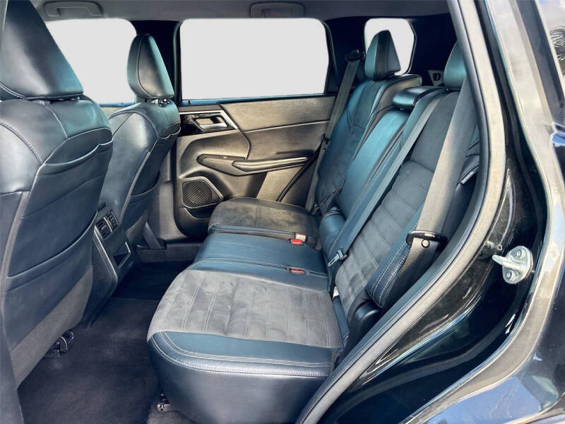 2023 Mitsubishi Outlander SE