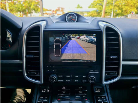 2017 Porsche Cayenne Platinum Edition