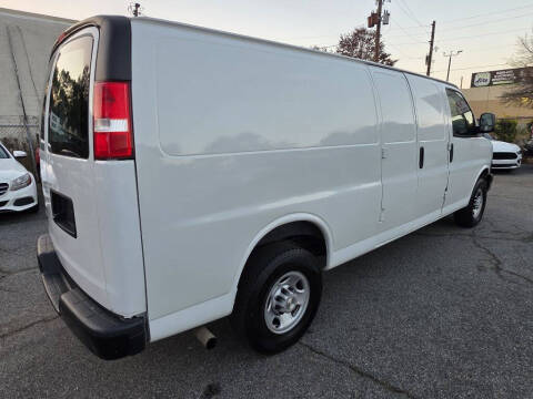 2022 Chevrolet Express 2500
