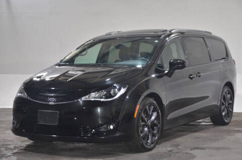 2018 Chrysler Pacifica for sale at CarXoom in Marietta GA