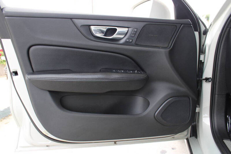 2020 Volvo V60 T5 Momentum