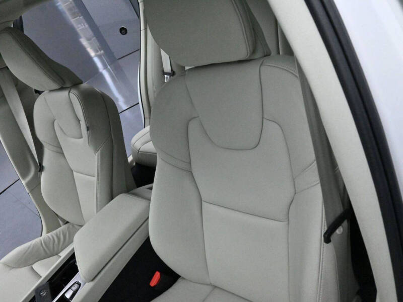 2025 Volvo S60 B5 Plus