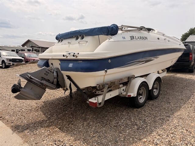 2000 Larson Boats 233 Escape