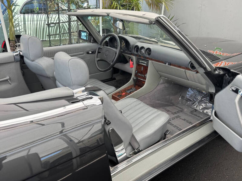 1987 Mercedes-Benz 560-Class 560 SL