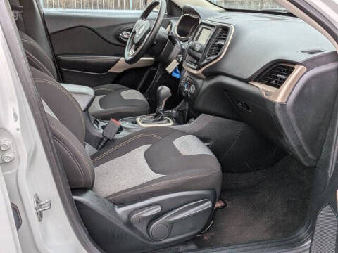 2017 Jeep Cherokee Sport