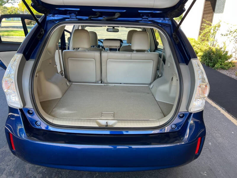 2013 Toyota Prius v Five