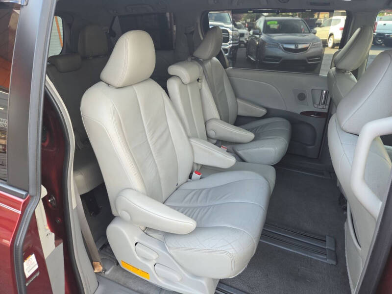 2011 Toyota Sienna XLE 8-Passenger