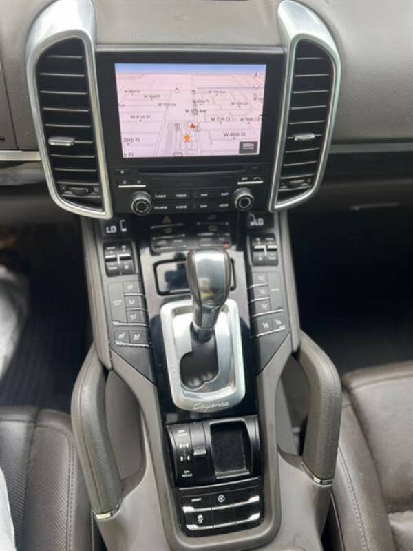 2017 Porsche Cayenne Platinum Edition