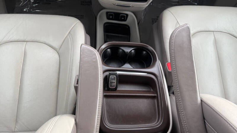 2017 Chrysler Pacifica Touring-L