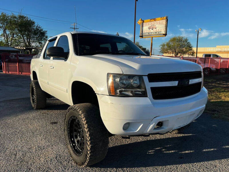 2008 Chevrolet Avalanche LTZ's photo