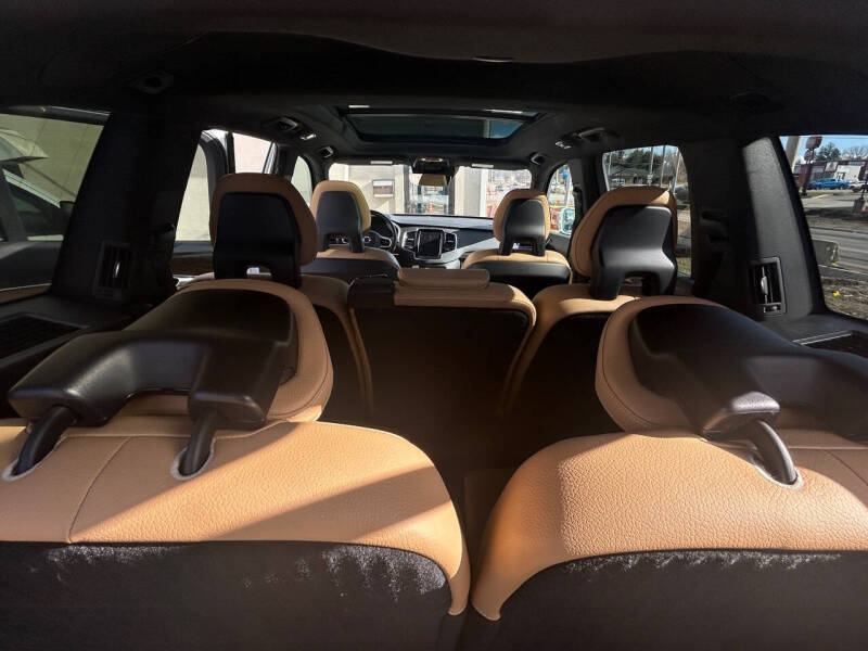 2017 Volvo XC90 T6 Momentum