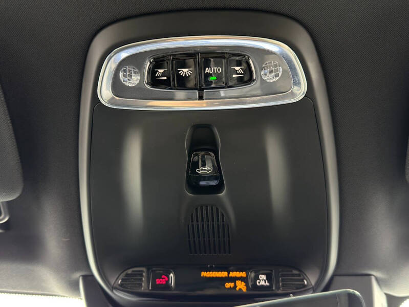 2022 Volvo XC90 Recharge T8 R-Design