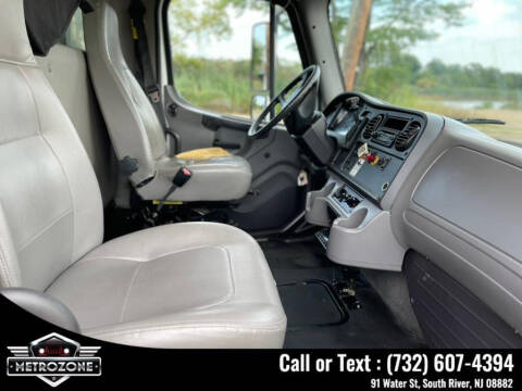 2011 Freightliner M2 106