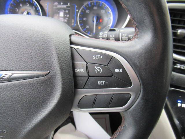 2017 Chrysler Pacifica Touring-L