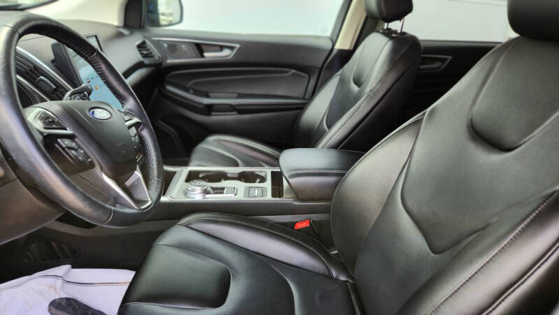 2022 Ford Edge Titanium