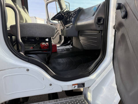 2018 Freightliner M2 106
