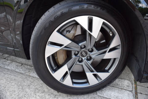 2022 Audi e-tron quattro Premium