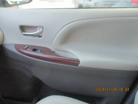 2014 Toyota Sienna XLE 8-Passenger