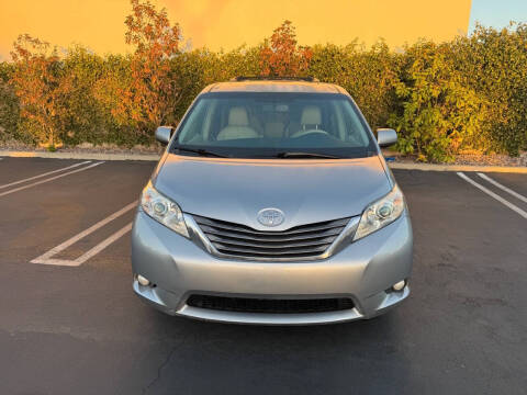 2013 Toyota Sienna XLE 7-Passenger Auto Access Seat