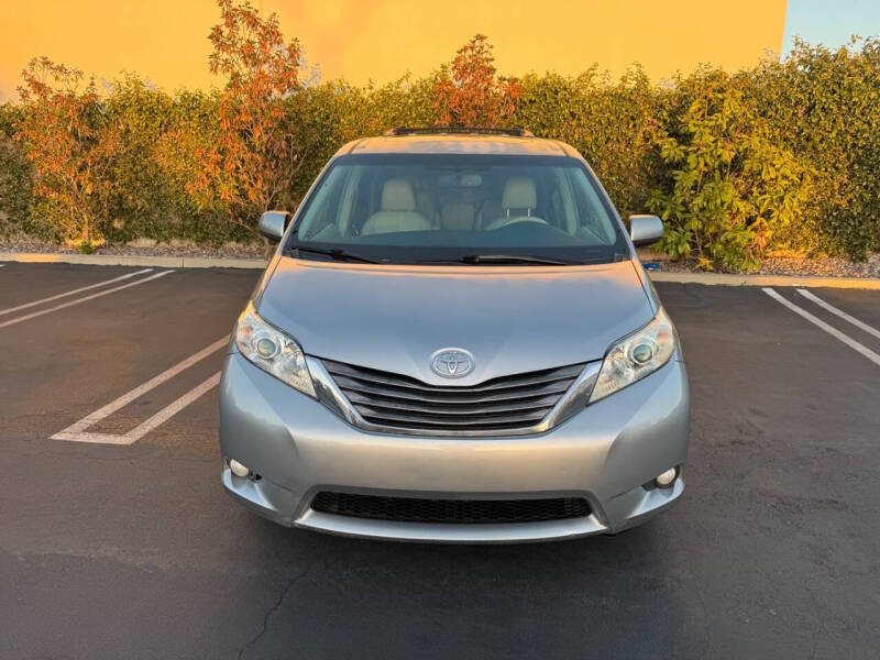 2013 Toyota Sienna XLE 7-Passenger Auto Access Seat