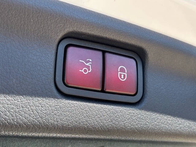 2023 Mercedes-Benz C-Class 12